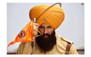 Intense Akshay Kumar in Kesari - donning a sword